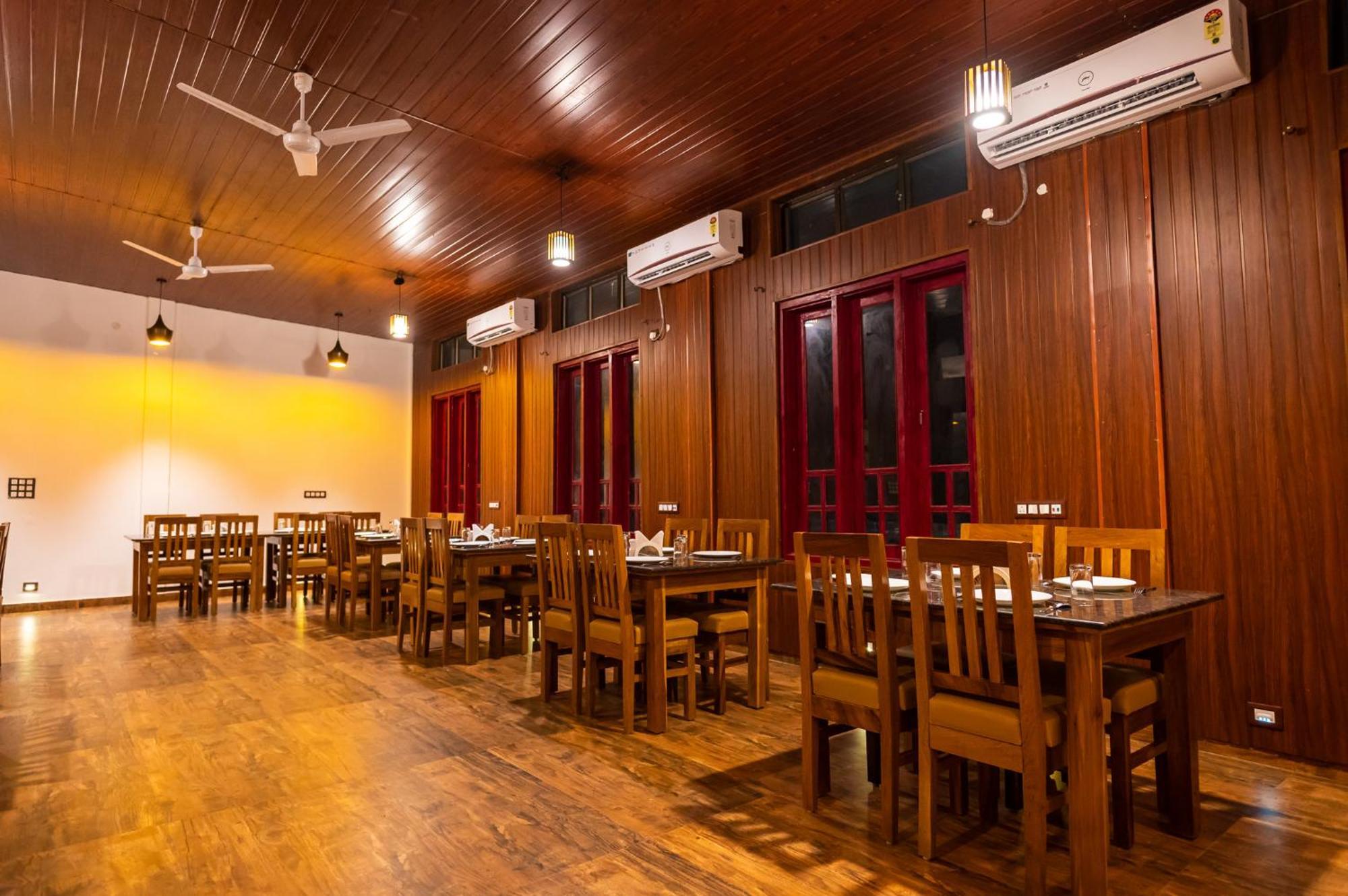 Hotel The Kaziranga Address Esterno foto