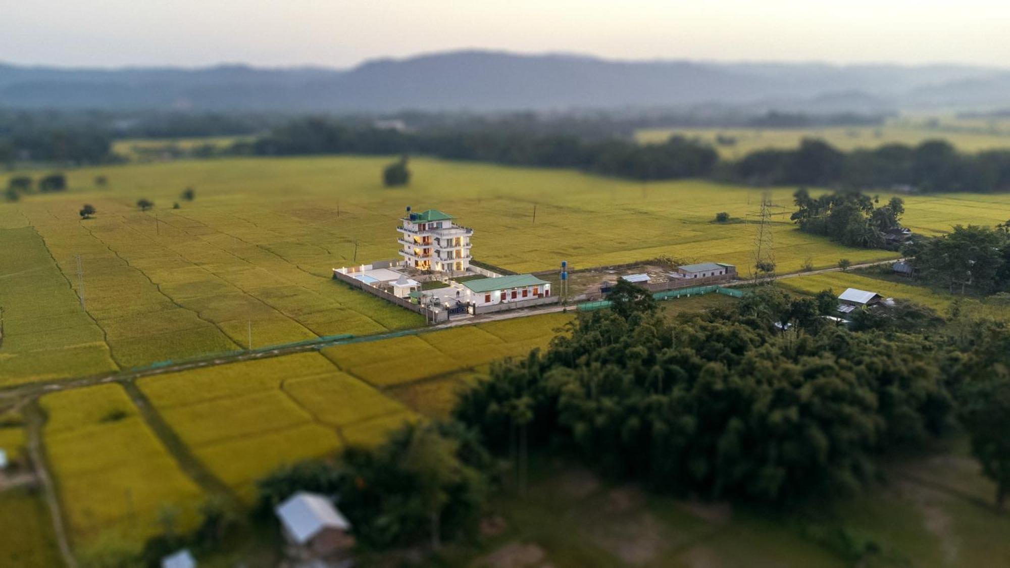Hotel The Kaziranga Address Esterno foto