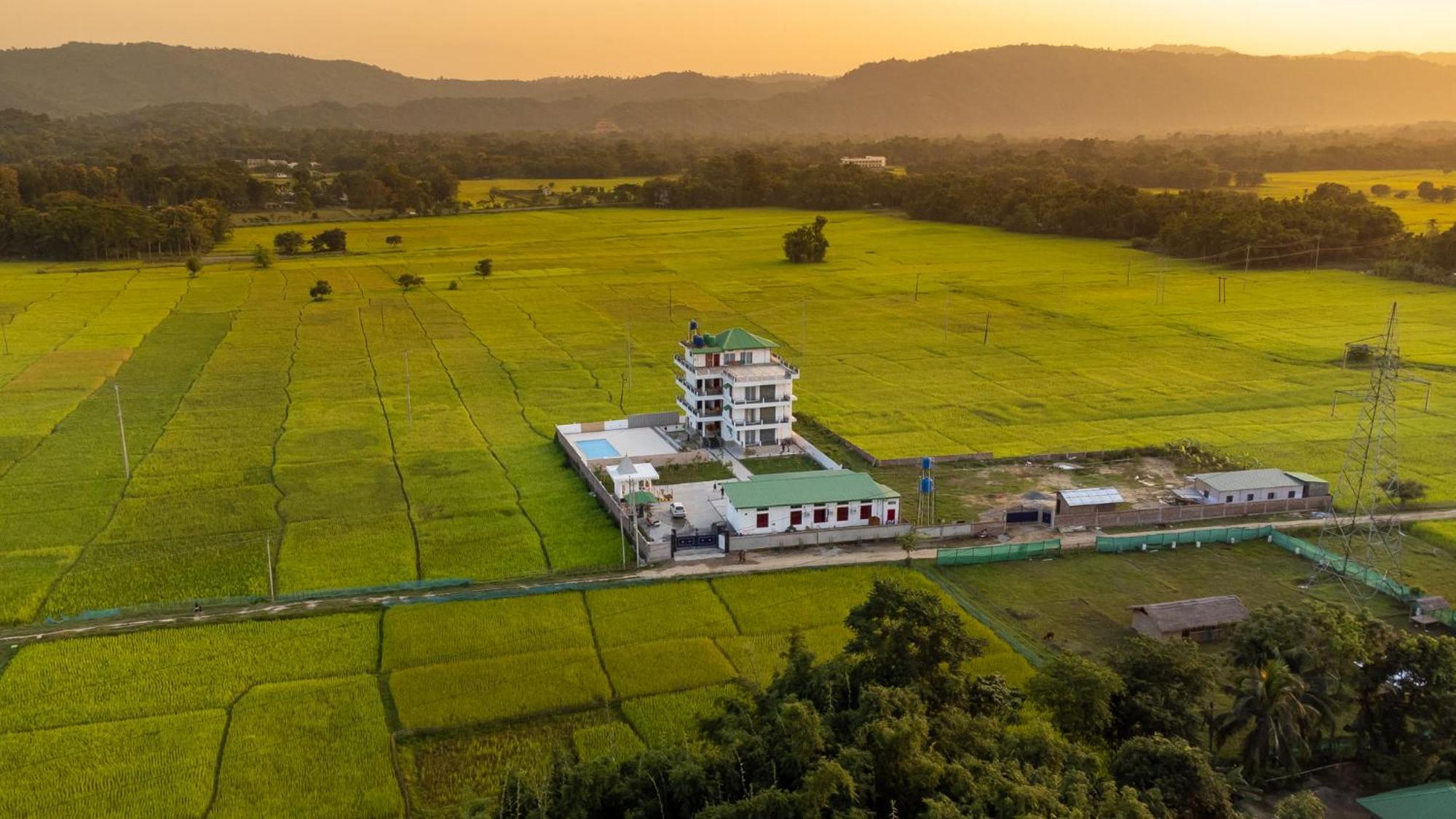 Hotel The Kaziranga Address Esterno foto